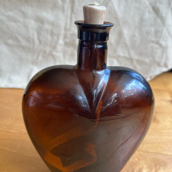 Paul Masson dark amber heart shaped bottle 8" w/ cork and wick oil lamp - Picture 7 of 10
